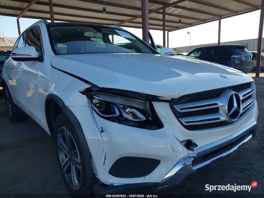 2018 MERCEDESBENZ GLC 300 4MATIC Kobyłka