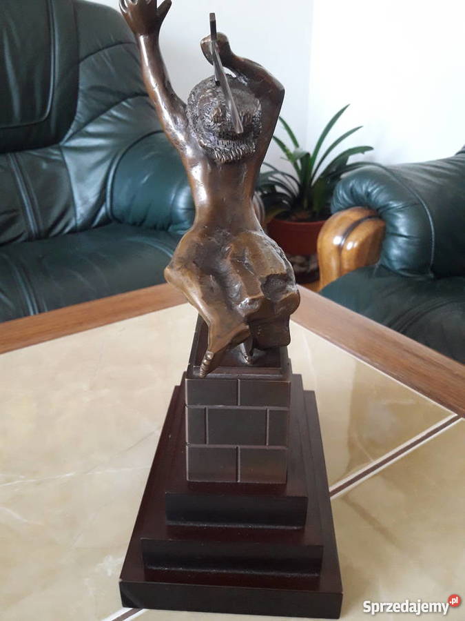 Rzeżba z brązu Nike Janów Lubelski