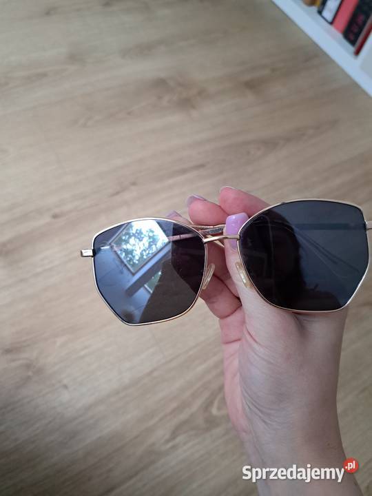 Złote okulary przeciwsłoneczne o geometrycznym Trąbki Wielkie