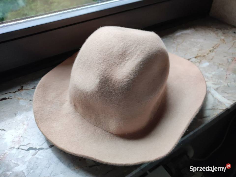 beżowy filcowy kapelusz ciepły Reserved modny sprzedam