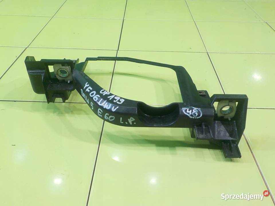 BMW 5 E60 25 B AUT 06r KOMBI slizg pod lampe Lampy przednie Suków