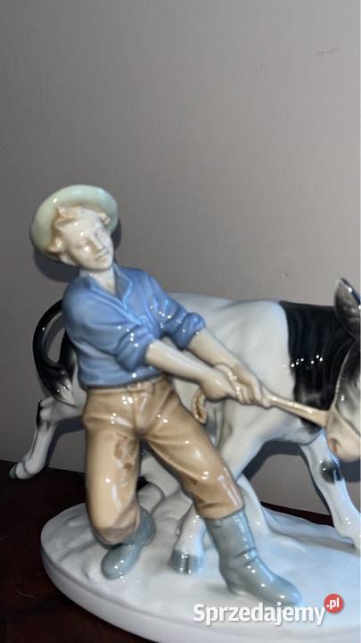 Figurka rolnika prowadzącego krowę pomorskie