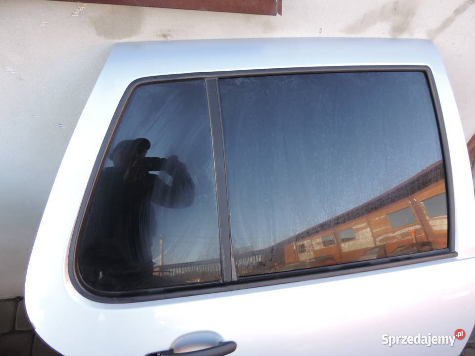 VOLKSWAGEN GOLF 4 5D DRZWI PRAWY TYŁ LB7Z osobowe Nowy Sącz