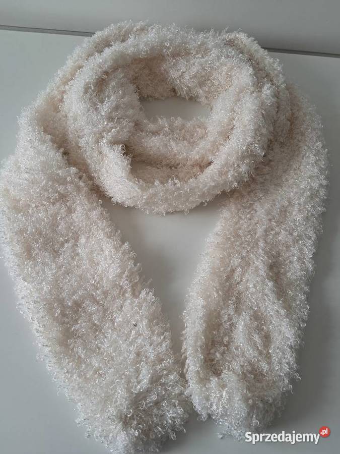 Szalikokomin biały z boucle do sprzedania sprzedam