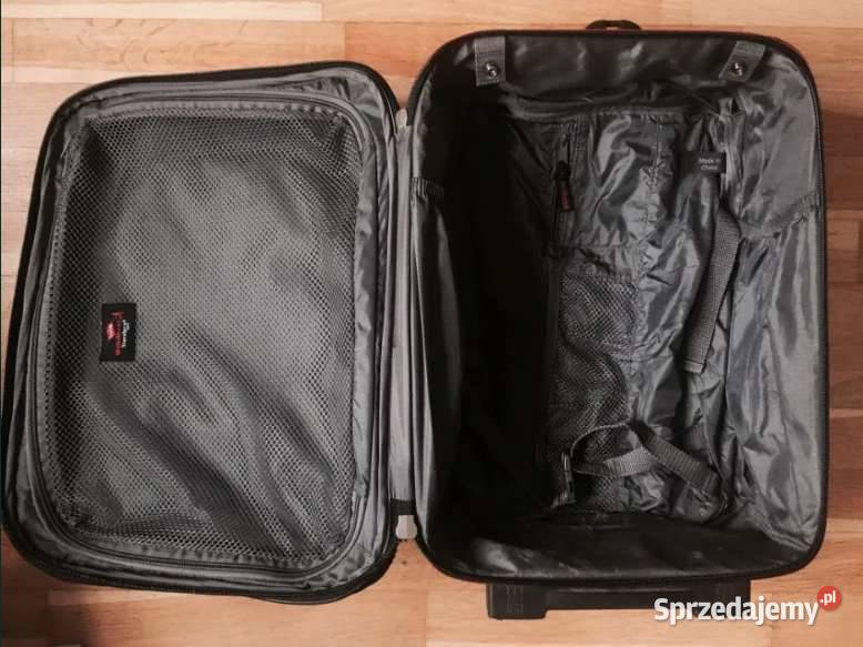 czerwona walizka TRAVELPRO Wizzair Ryanair bagaż Toruń