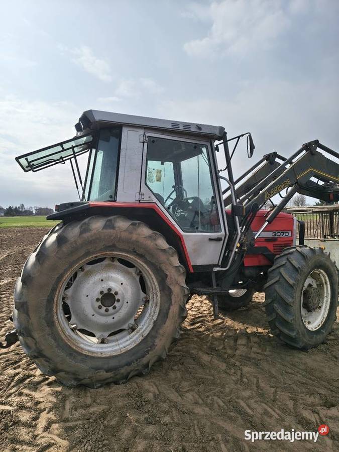 Massey Ferguson 3070 z turem Uniejów