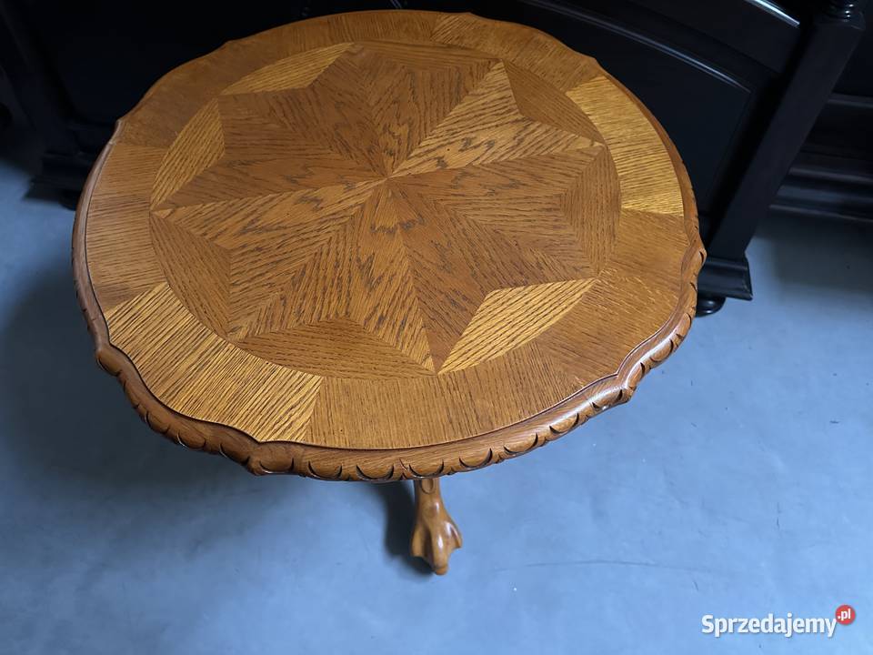 Piękny stylowy drewniany stolik ż intarsjami