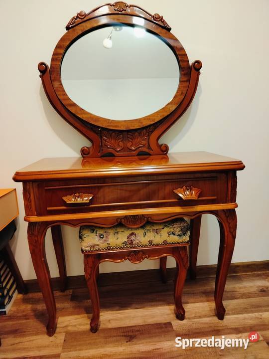 Toaletka Ludwikowska z pięknym pufem Toaletki Tczew sprzedam