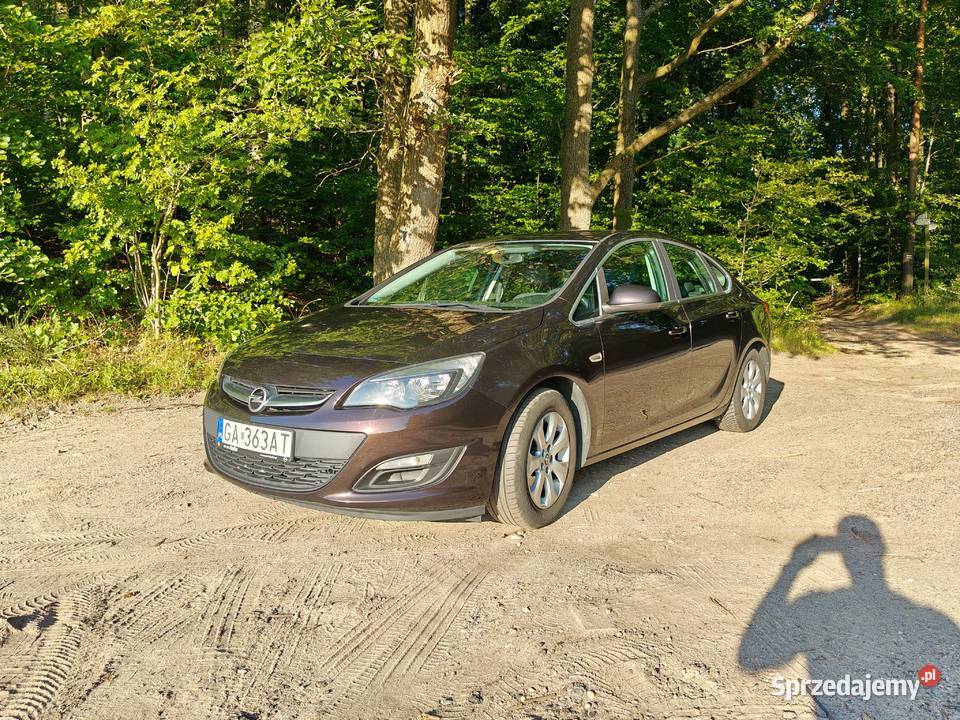 Opel Astra J sedan 14 turbo LPG 140 nieuszkodzony Gdynia