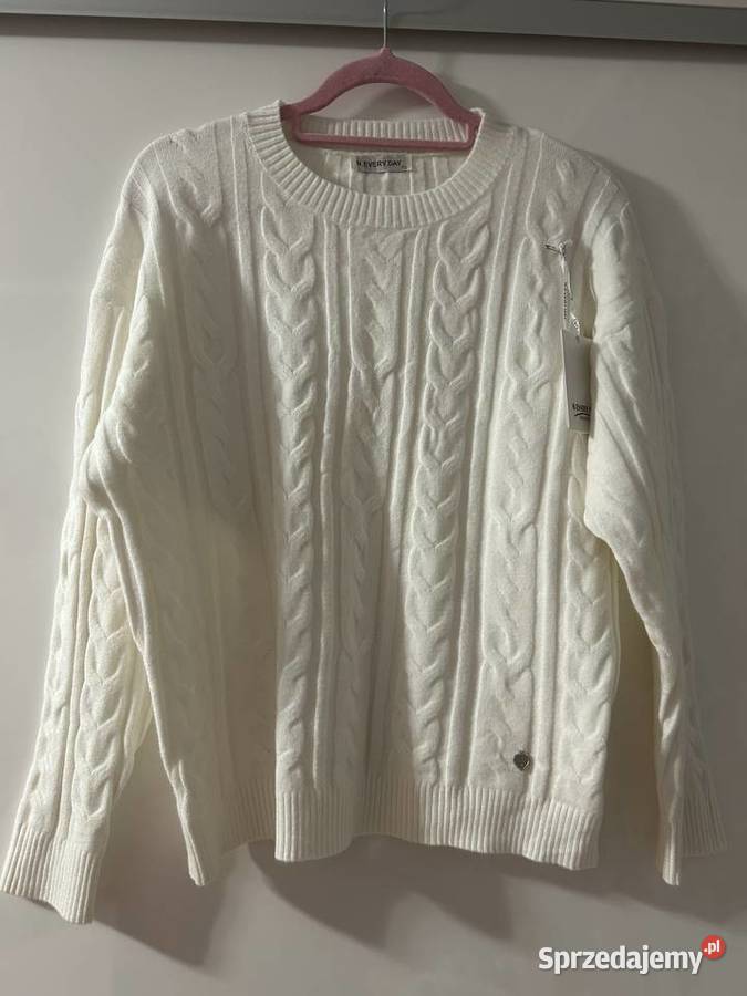 Śliczny biały sweter XXL