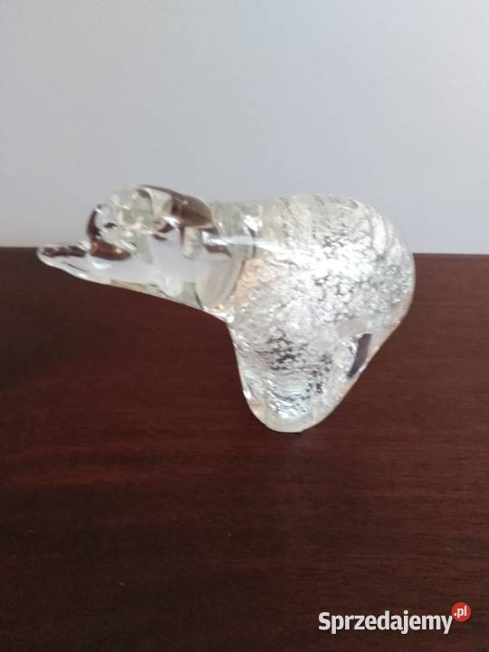 Szklana figurka niedźwiedź polarny