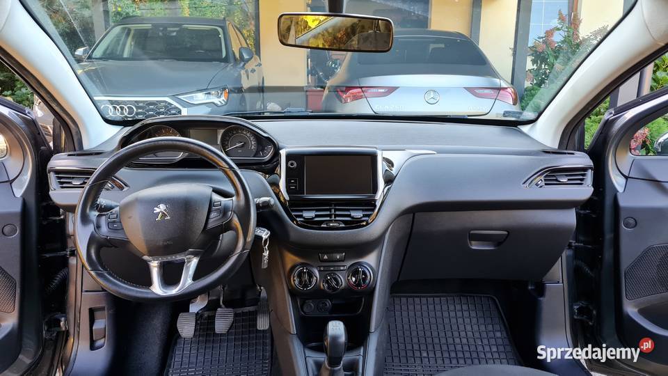 Peugeot 208 12 2015 67 benzyna świętokrzyskie Połaniec sprzedam