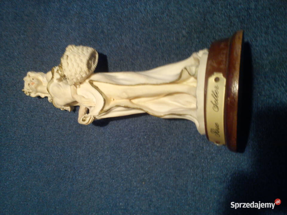 Stara porcelanowa figurka Kobiety sprzedającej Aleksandrów Łódzki