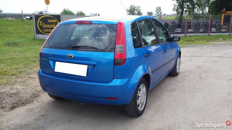 Na sprzedaż Ford Fiesta niebieski nieuszkodzony