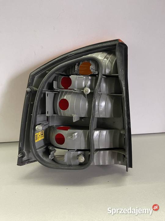 OPEL VECTRA C PRAWA  LAMPA TYŁ SEDAN osobowe wielkopolskie sprzedam