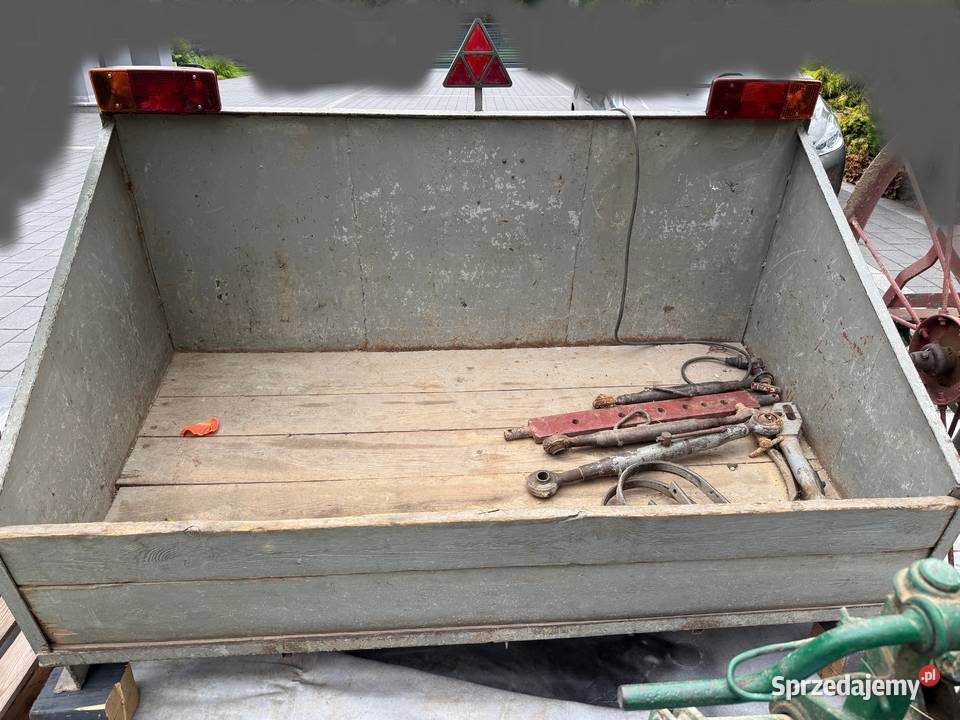 Skrzynia transportowa zawieszana do ciągnika