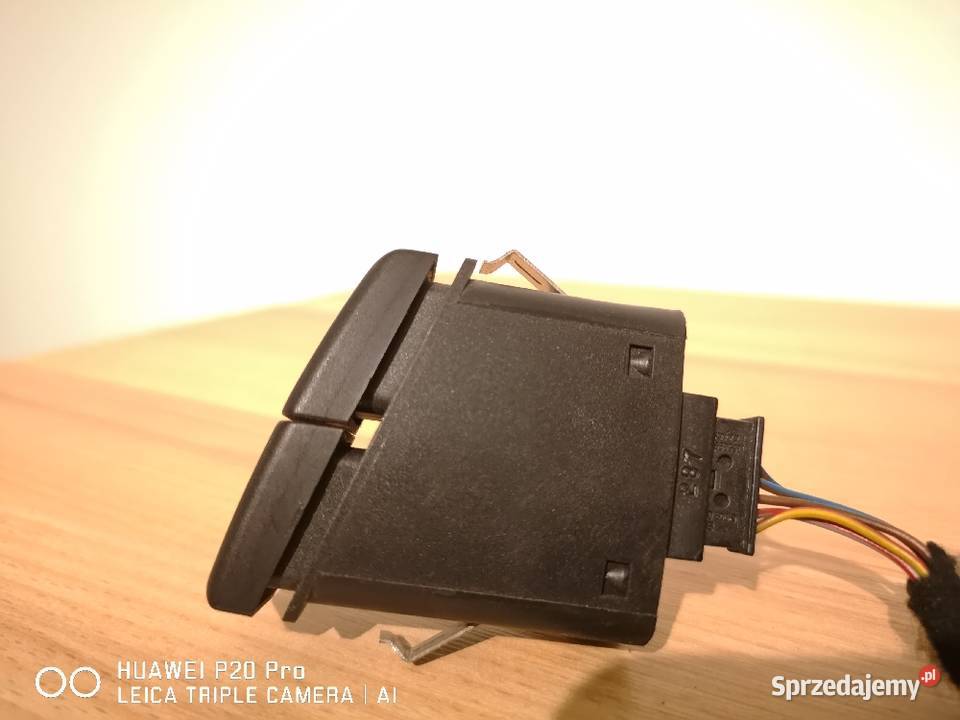 Przełącznik świateł awaryjnych i zamka drzwi BMW Kościan