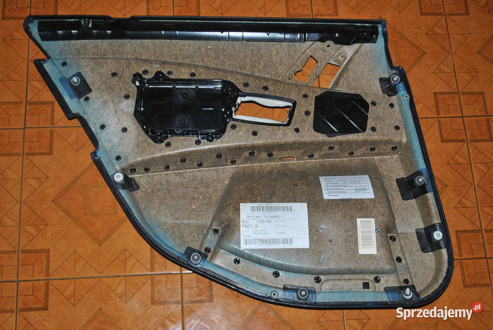 Poszycie drzwi prawy tył BMW E60 E61 czarna osobowe Poręba