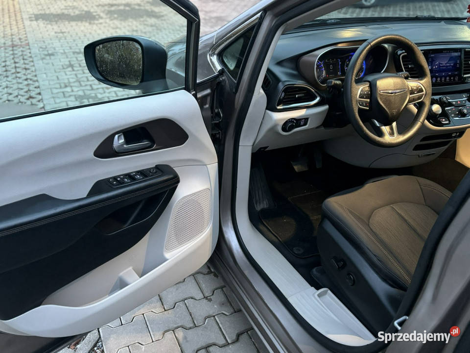 Chrysler Pacifica FV 23 Zadbany egzemplarz Poznań