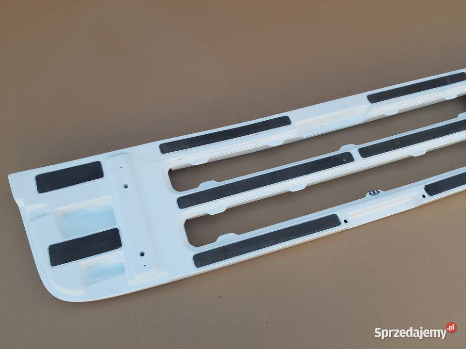 SCANIA R XPI ŁAWKA GRILL ATRAPA DOLNA STOPIEŃ Trzciel