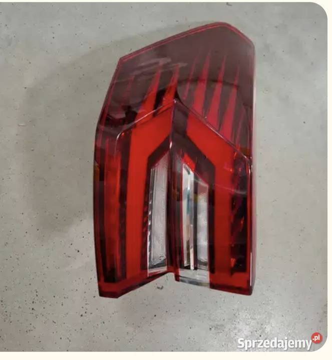 SKODA KODIAQ II LAMPA LEWA TYL