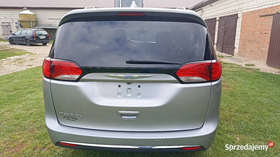 Chrysler Pacifica srebrny Łuków