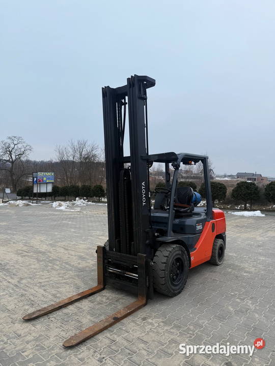wózek widłowy TOYOTA 8FGJF35 LPG 4Y Triplex 6m łódzkie Działoszyn