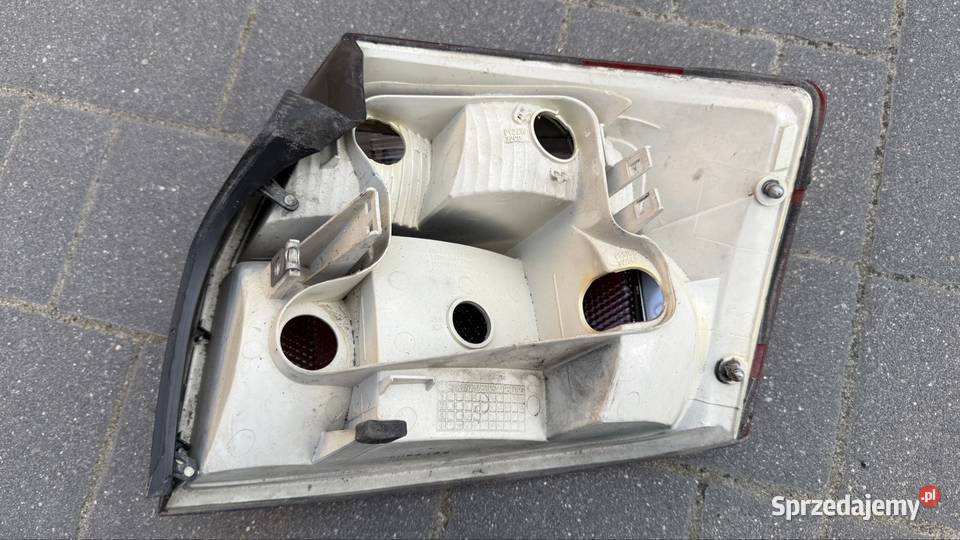 Lampa a4 b5 sedan depo lewa tył Europa Radom sprzedam