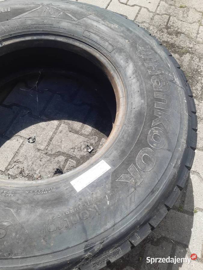 Opona 31580R225