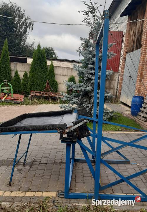 Wywrotnica do skrzyniopalet ze stołem do Józefów nad Wisłą
