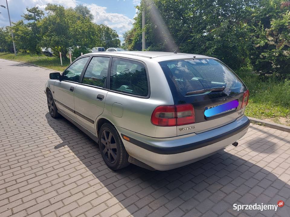 Sprzedam zadbane Volvo V40 18 benzyna Nysa