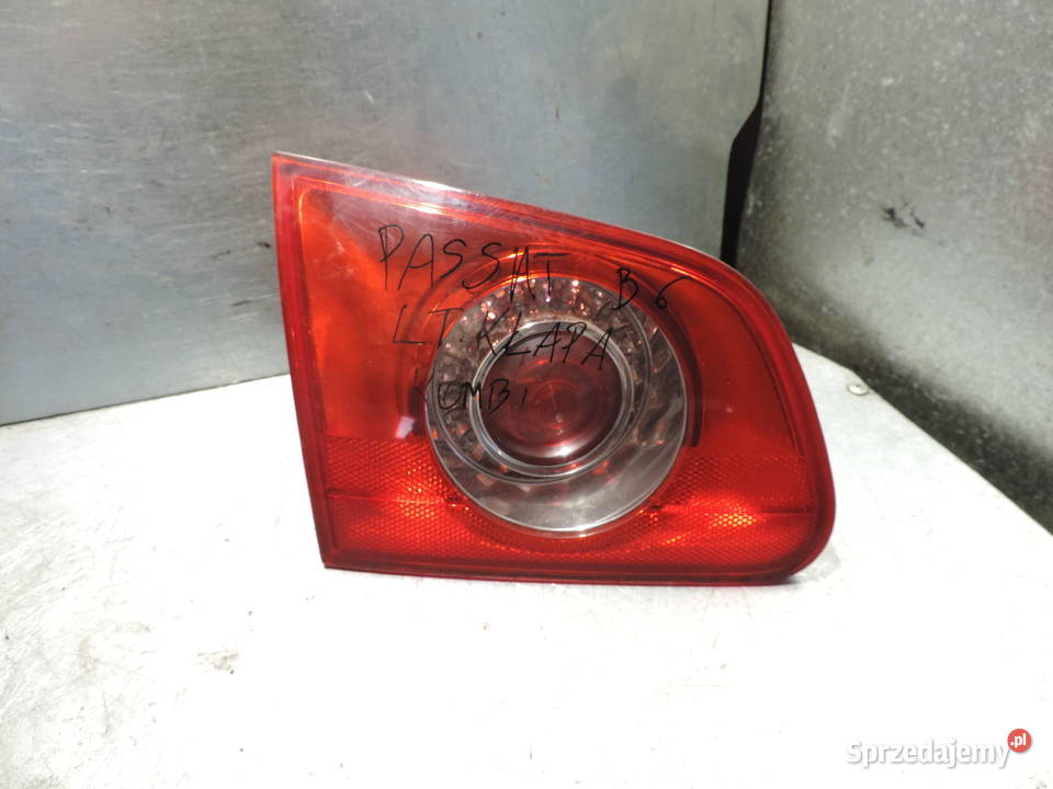LAMPA LEWY TYŁ W KLAPĘ VW PASSAT B6 KOMBI Rok produkcji 2006 Nowy Sącz