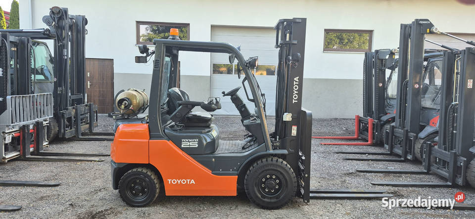 Toyota 8FGF25 2015 4750 mth PozycjonerPrzesuw gaz Małkinia Górna sprzedam