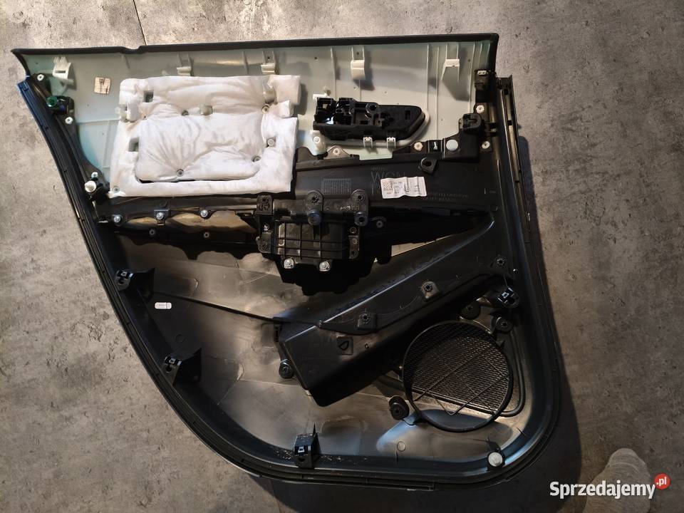 COROLLA E21 LIFT KOMBI BOCZEK TAPICERKA DRZWI Tłuszcz
