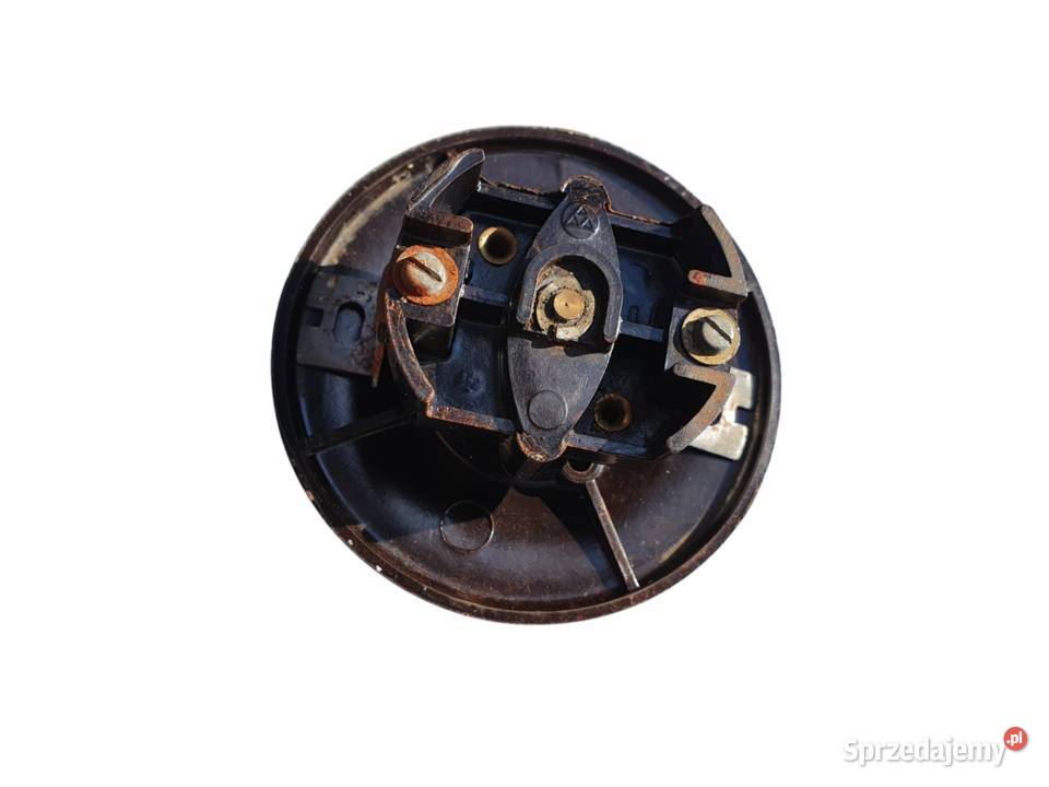 Stary przełącznik elektryczne podtynkowy Cieszyn