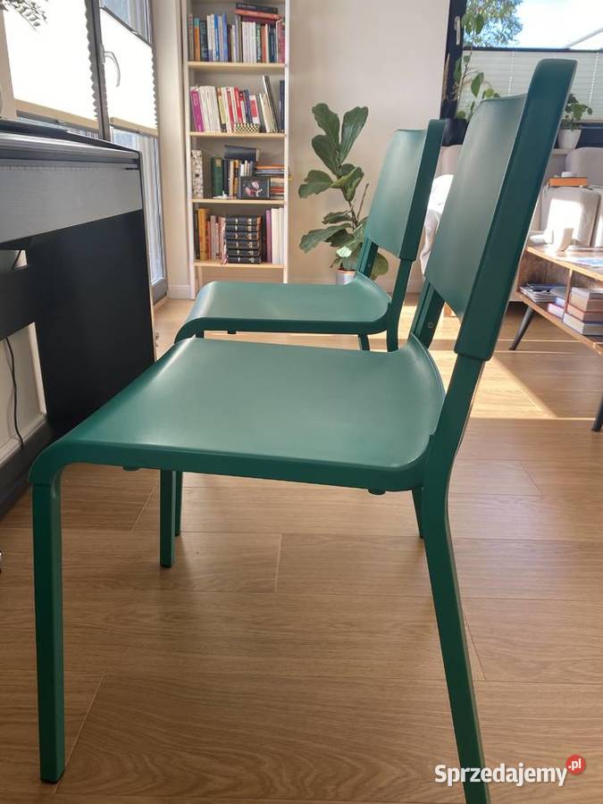 Dwa zielone krzesła Ikea Teodorem Kraków