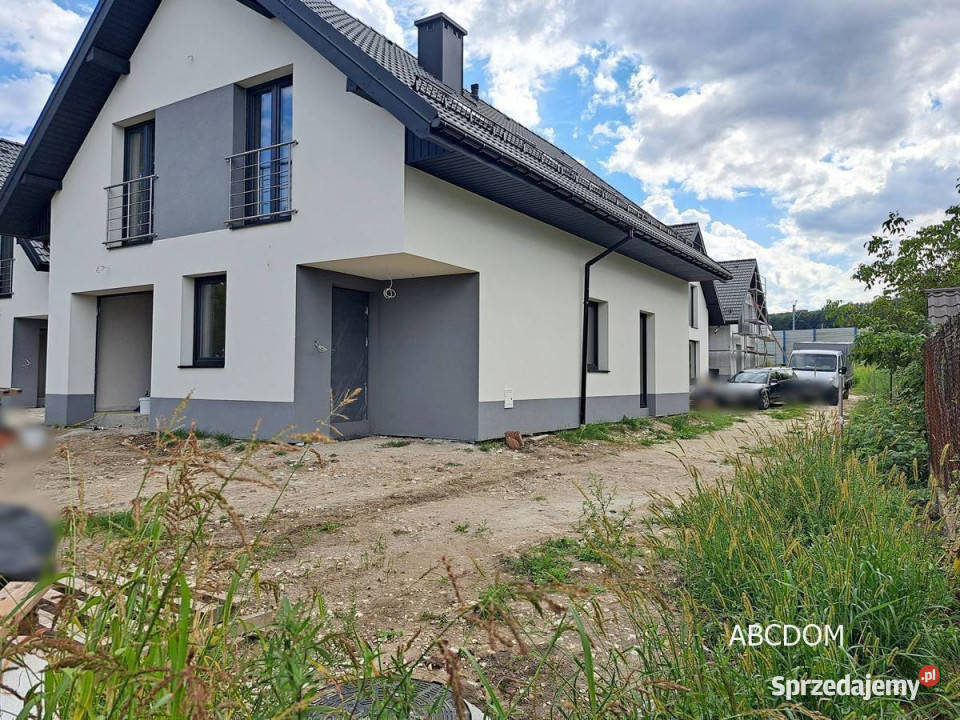 Nowoczesne domygaraż5 pokoidziałki 470m2
