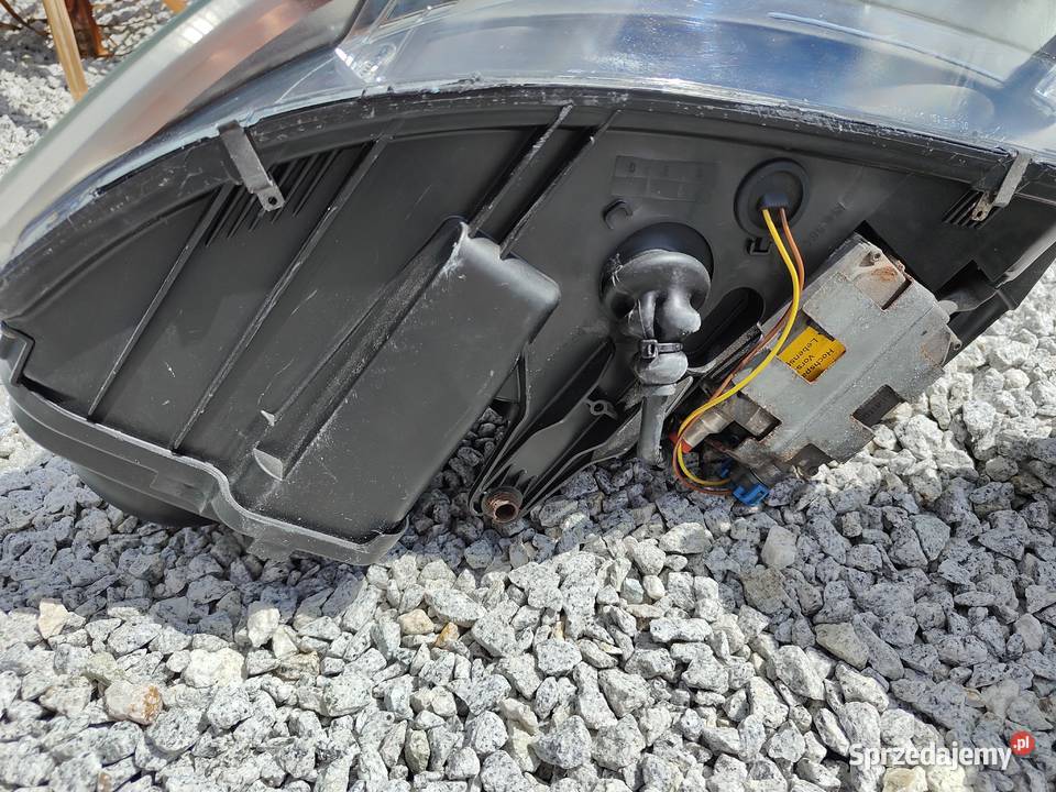 Lampy reflektory VW Passat B5 fl bi xenon Hella