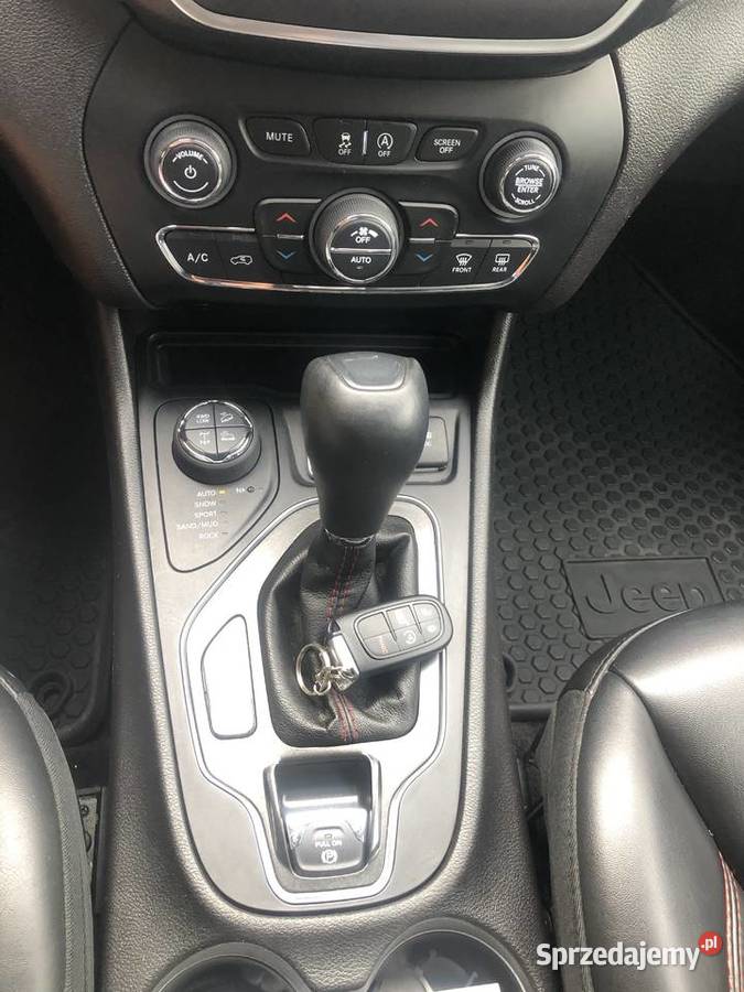 JEEP CHEROKEE KL 32 V6 LIMITED 4X4 Łapy