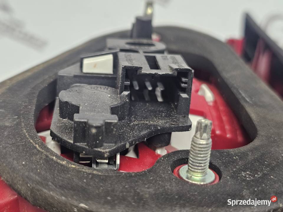 VOLKSWAGEN TIGUAN I LIFT 12r lampa lewa tył w osobowe świętokrzyskie Kielce sprzedam