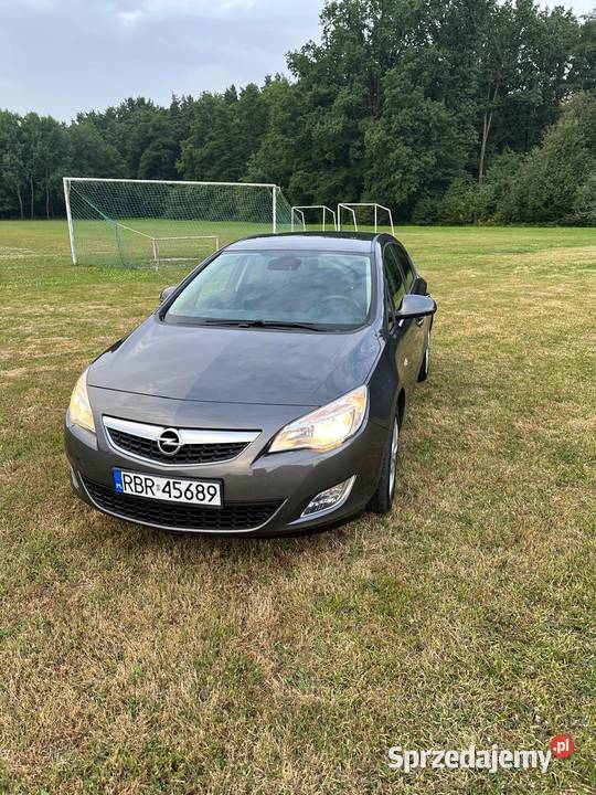 OPEL ASTRA J 14 Benzyna 2012 Haczów sprzedam
