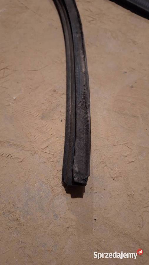 Uszczelka drzwi dolna listwa SAAB 95