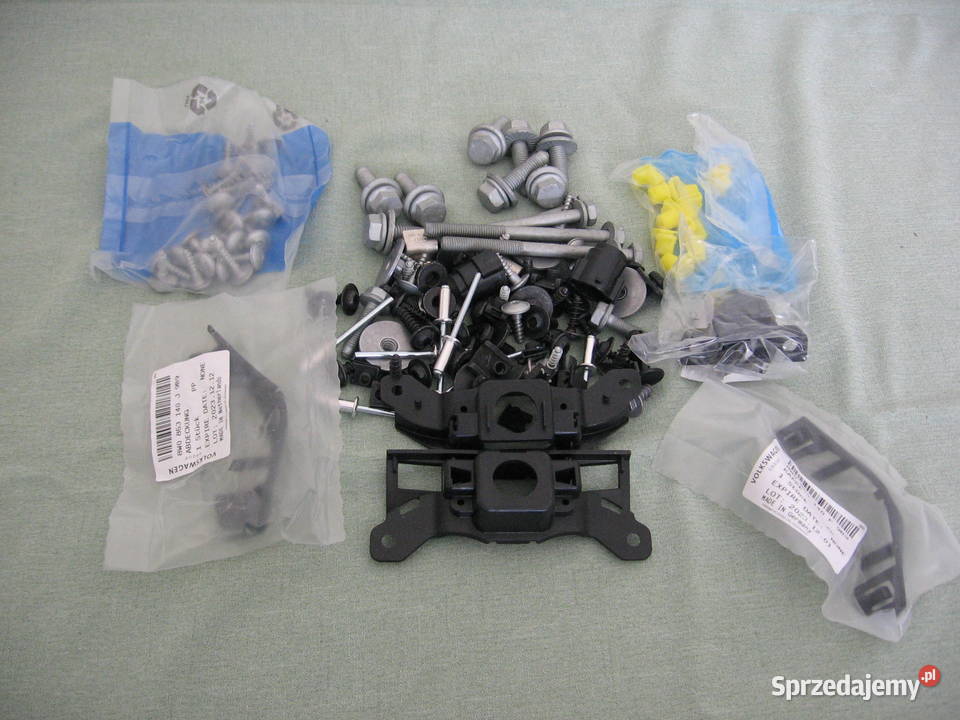 V04017001 AUDI A4 B9 Zestaw montażowy mocowania osobowe Warszawa sprzedam
