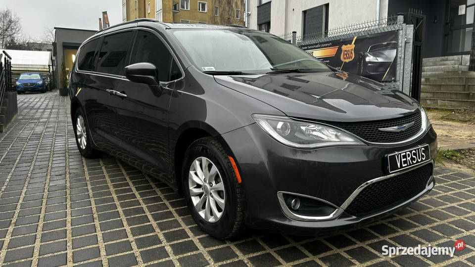 Chrysler Pacifica 36Pentastar 286 7os LPG światła do jazdy dziennej pomorskie sprzedam