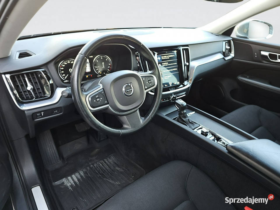 Volvo V60 D4 SCR AWD Momentum aut Kombi SK728SN Rok produkcji 2020 Janki