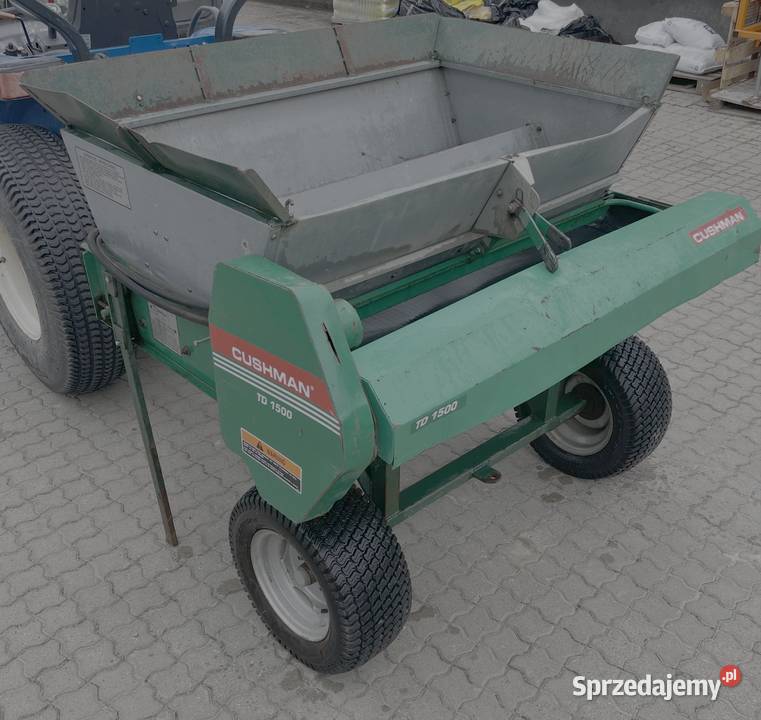 Piaskarka do boisk i pól golfowych Cushman
