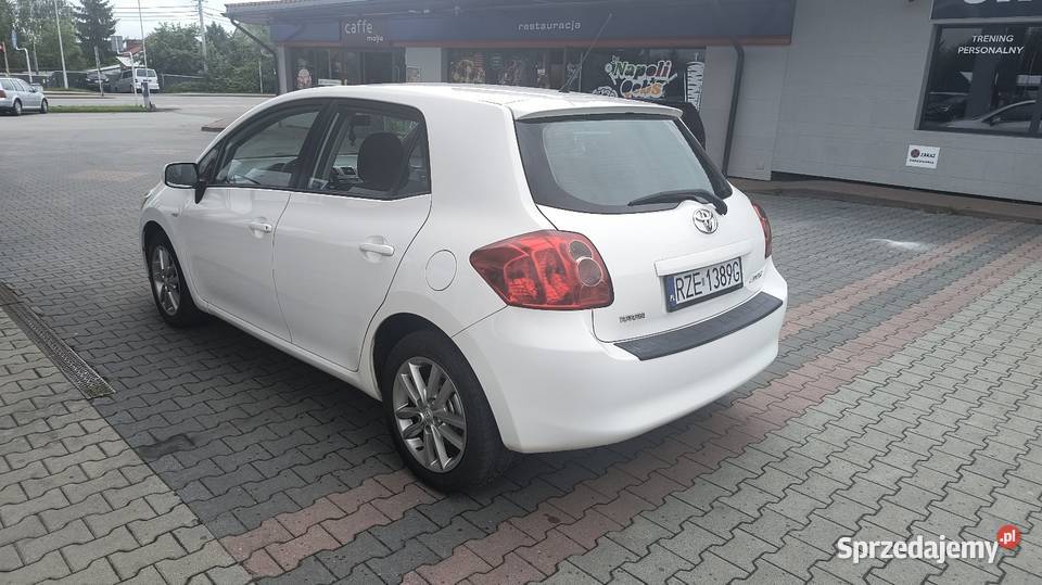 Toyota Auris 16 benzyna Rzeszów sprzedam