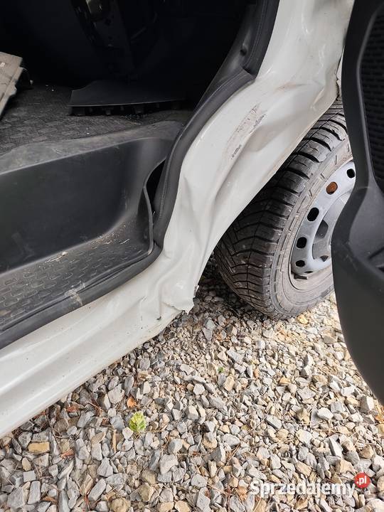 Renault Trafic uszkodzony