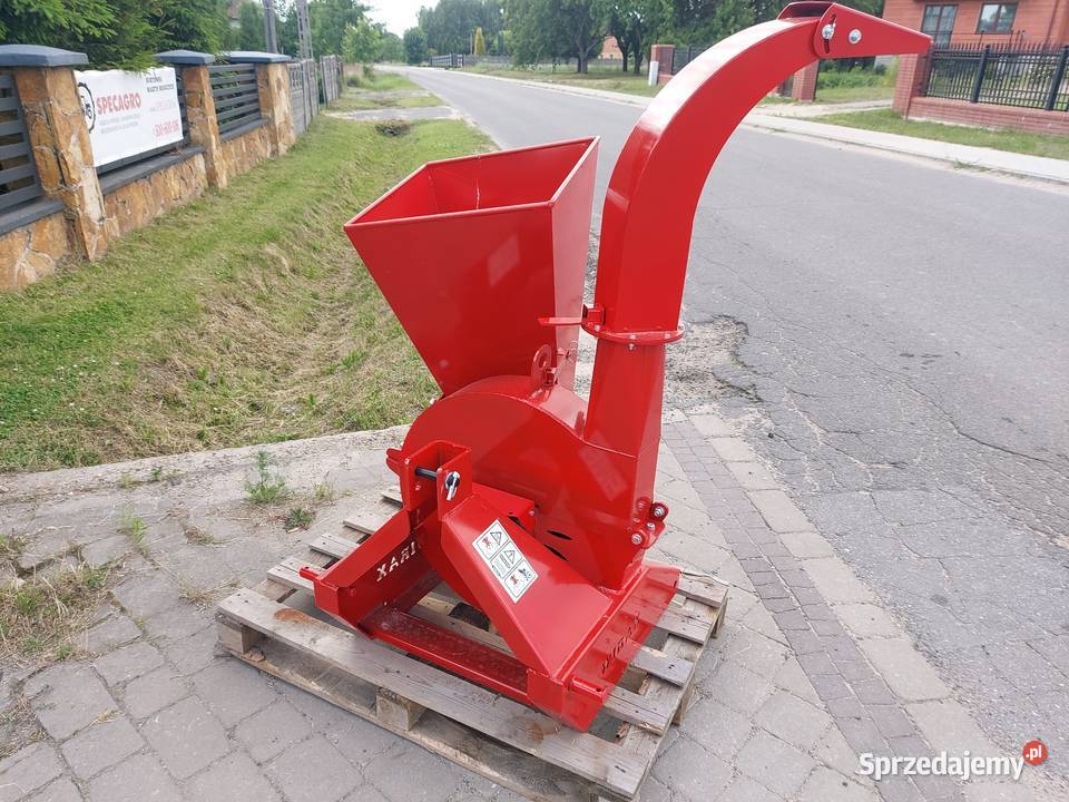 Rębak do gałęzi tarczowy z wyrzutem zrębki
