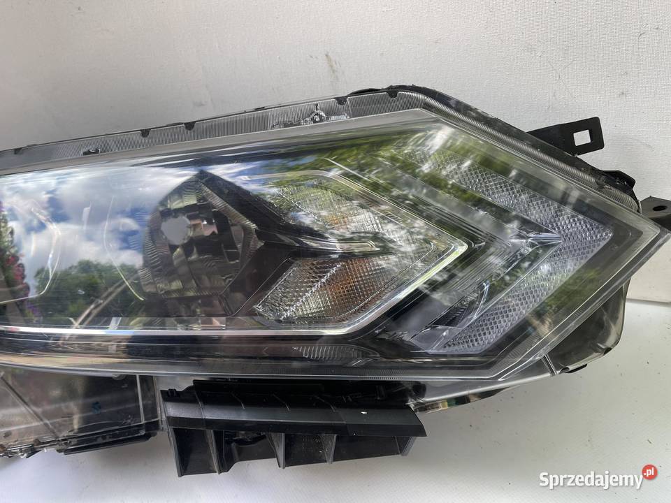 NISSAN QASHQAI J11 PRAWA LAMPA PRZÓD osobowe Ostroróg